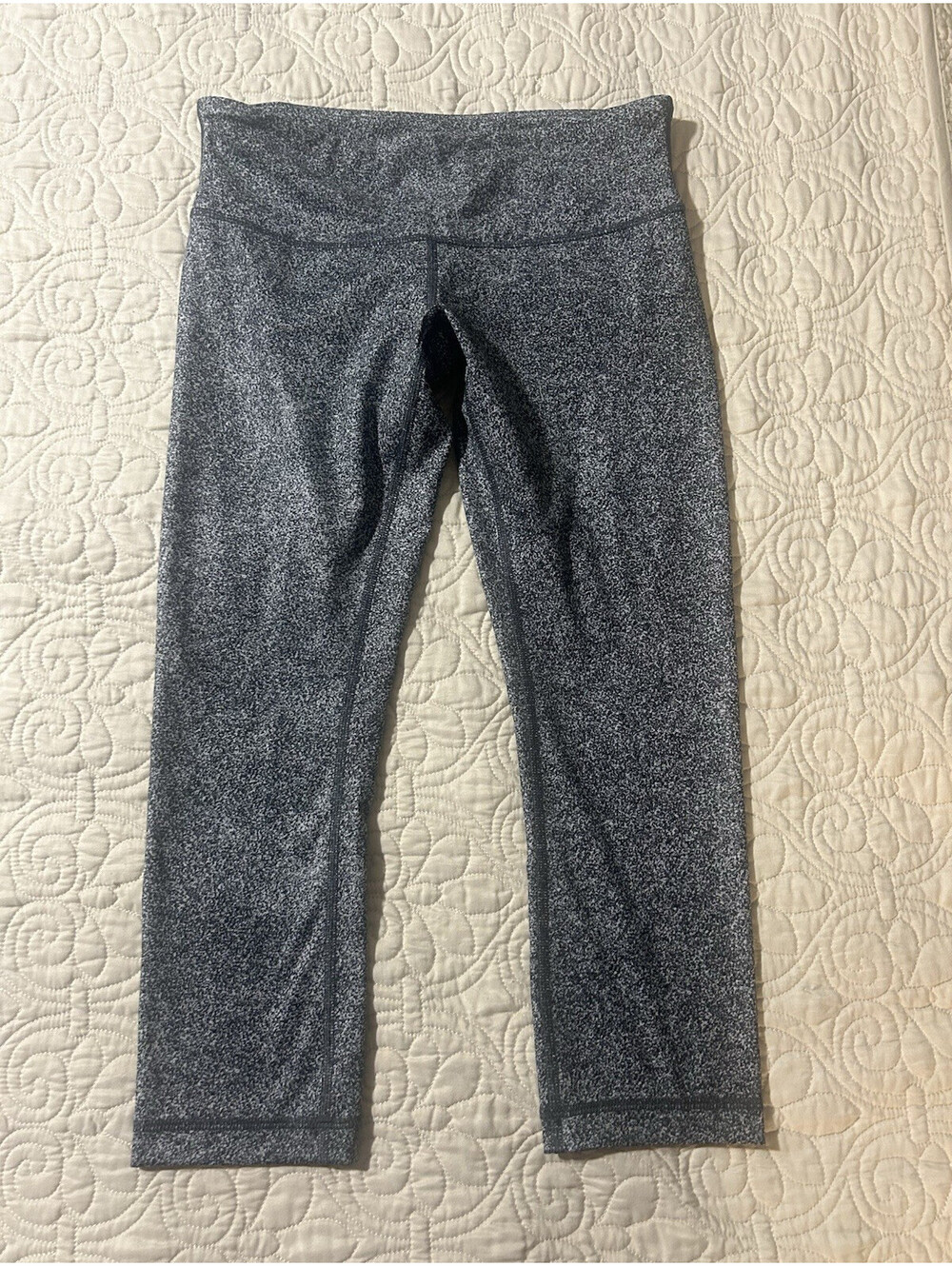 lululemon athletica Wunder Under High Rise Flecked Gray Capri Leggings 6 Yoga